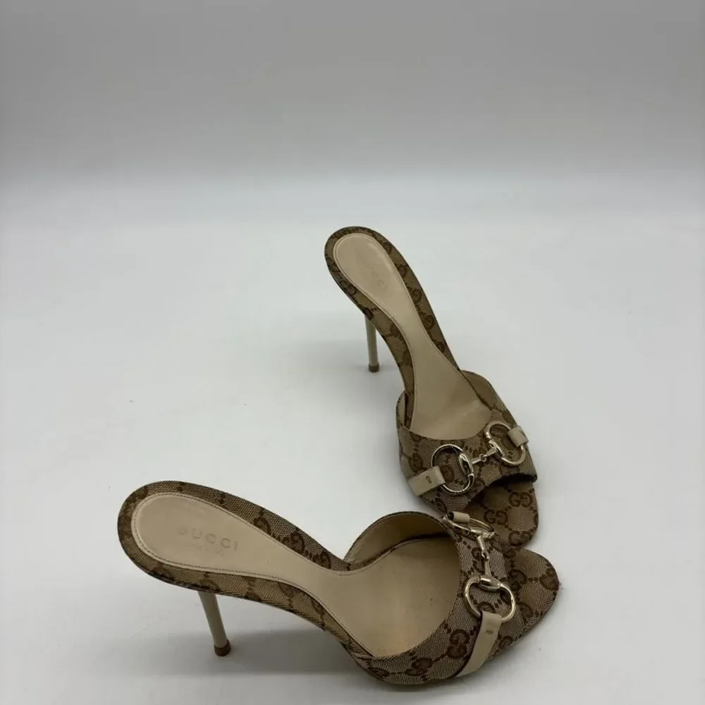 Gucci Peep Toe Pumps in Brown